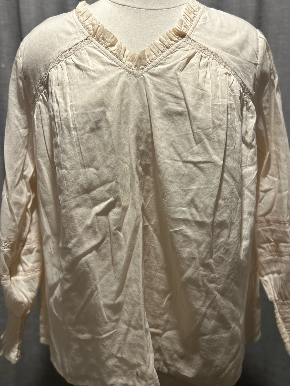Jessica Simpson Cream Ruffle V-Neck Peasant Blouse
